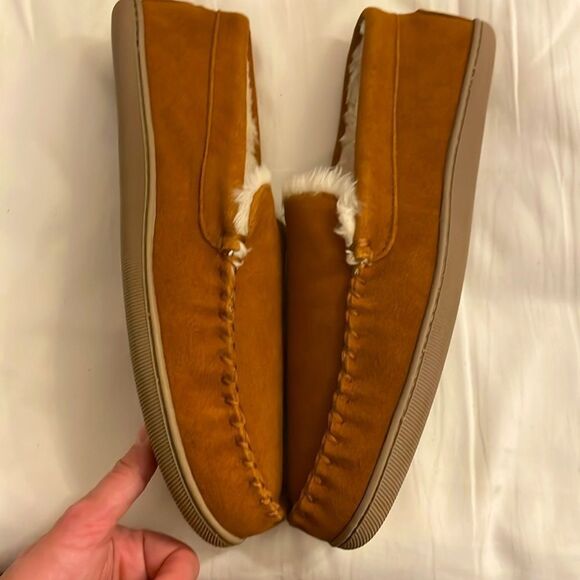 CAMEL COLOR SUEDE SLIPPERS.  NEW WITH TAGS.   FLUFFY, COMFY - Picture 2 of 5